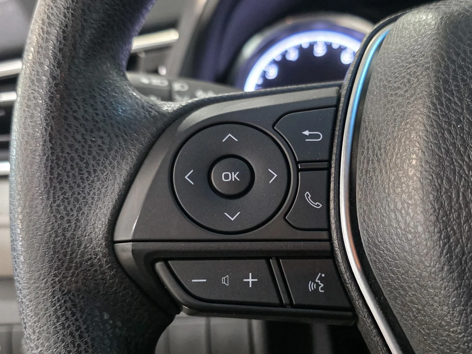 Used 2018 Gray Toyota LE image 32