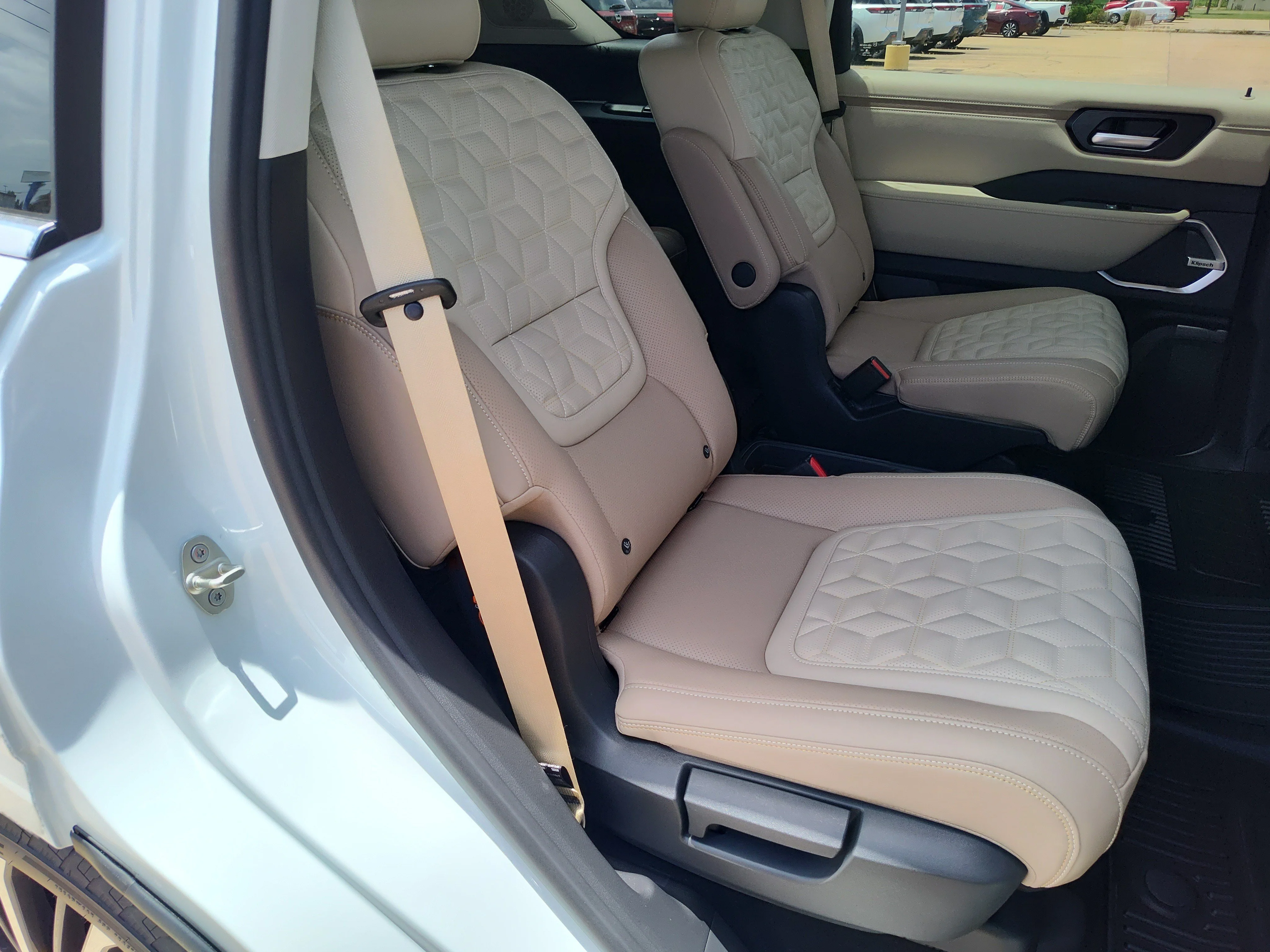 New 2026 Everest White TriCoat / Super Black Two-tone Nissan Platinum Reserve image 14