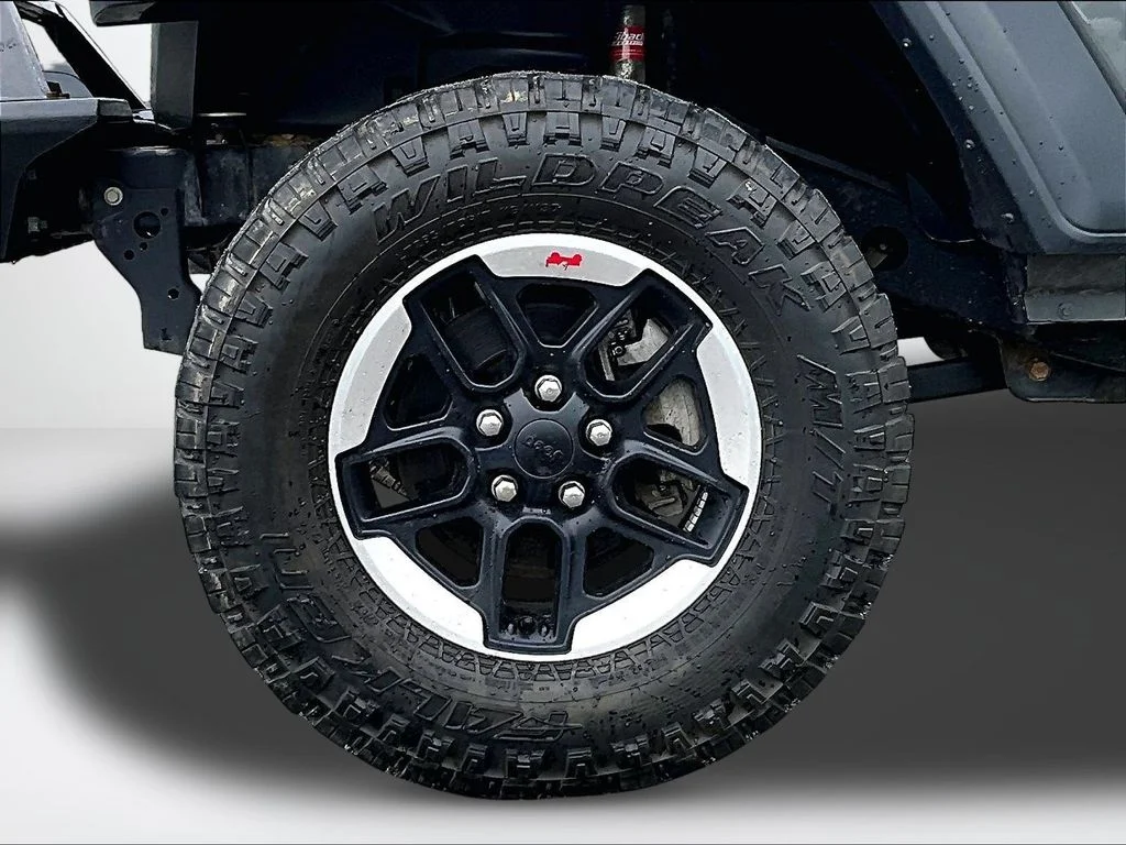 Used 2019 Gray Jeep Sport image 10