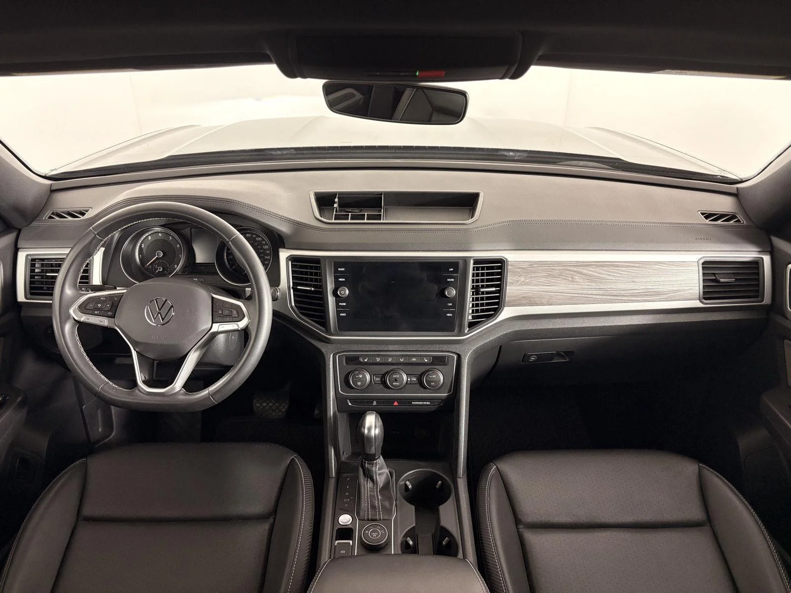 Used 2021 Platinum Gray Metallic Volkswagen 3.6L V6 SE w/Technology image 21
