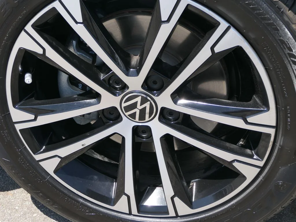 Used 2025 Pyrite Silver Metallic Volkswagen 1.5T Sport image 9