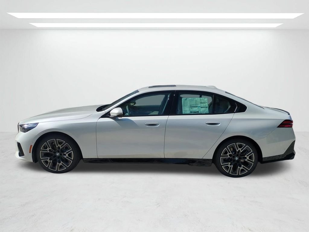 New 2027 Mineral White Metallic BMW 530i xDrive image 7