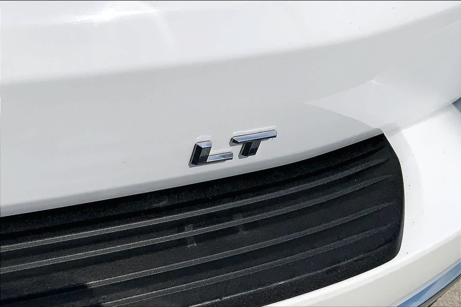 Used 2024 Summit White Chevrolet LT image 10