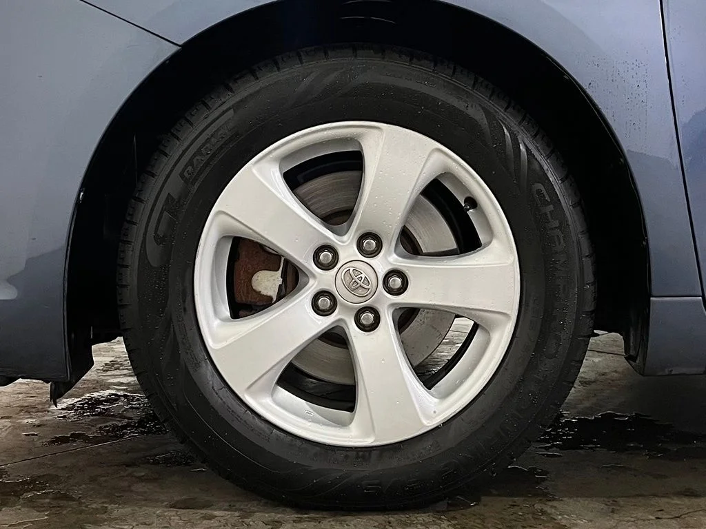 Used 2015 Blue Toyota LE image 16
