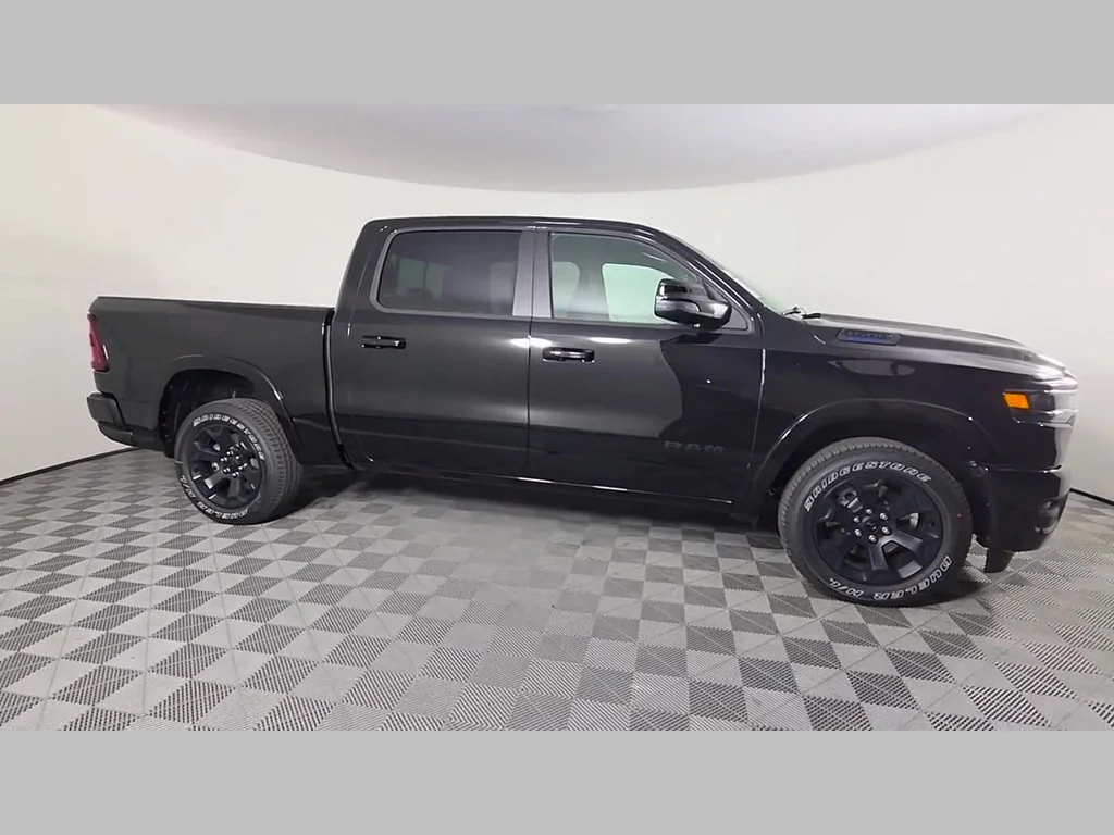 New 2027 Diamond Black Crystal Pearl-Coat Exterior Paint RAM Big Horn image 23