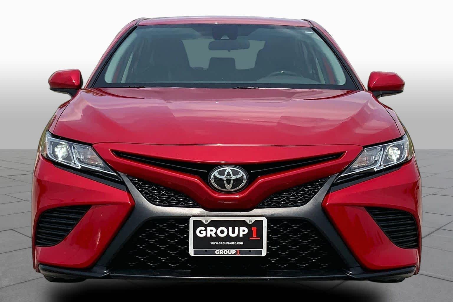 Used 2020 Supersonic Red Toyota SE image 4