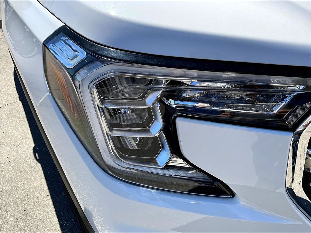 Used 2024 White GMC SLT image 32