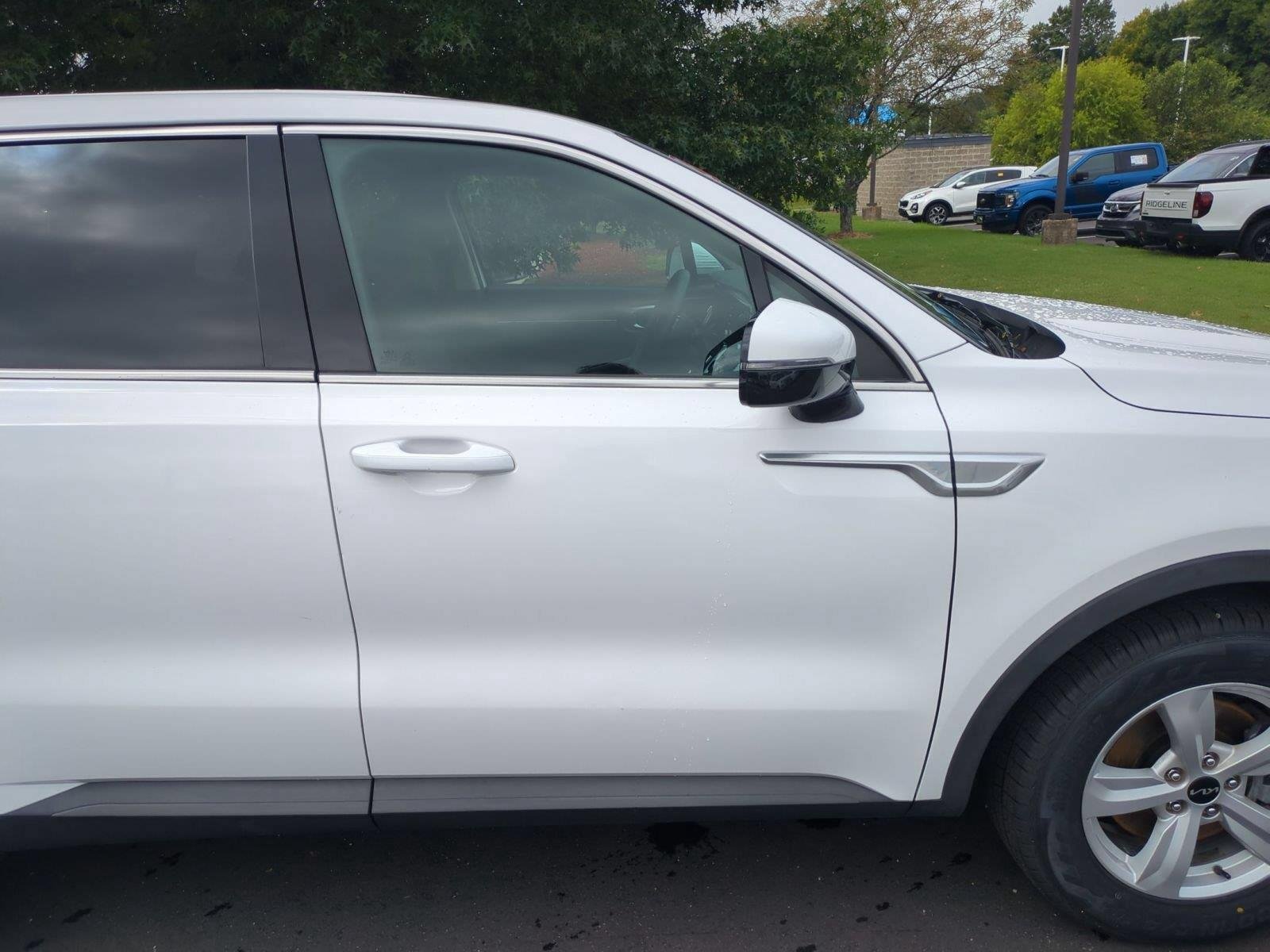Used 2023 Glacial White Pearl Kia LX image 35