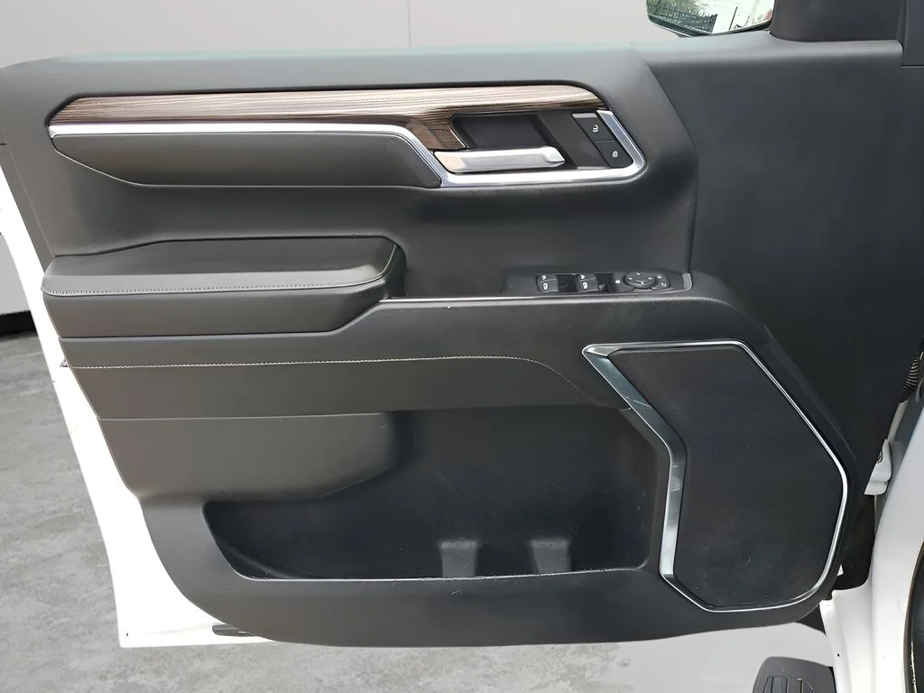Used 2024 White Chevrolet LT Trail Boss image 27