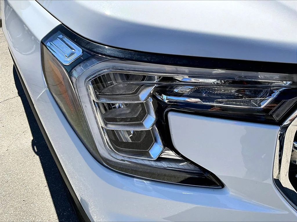 Used 2024 White GMC SLT image 32