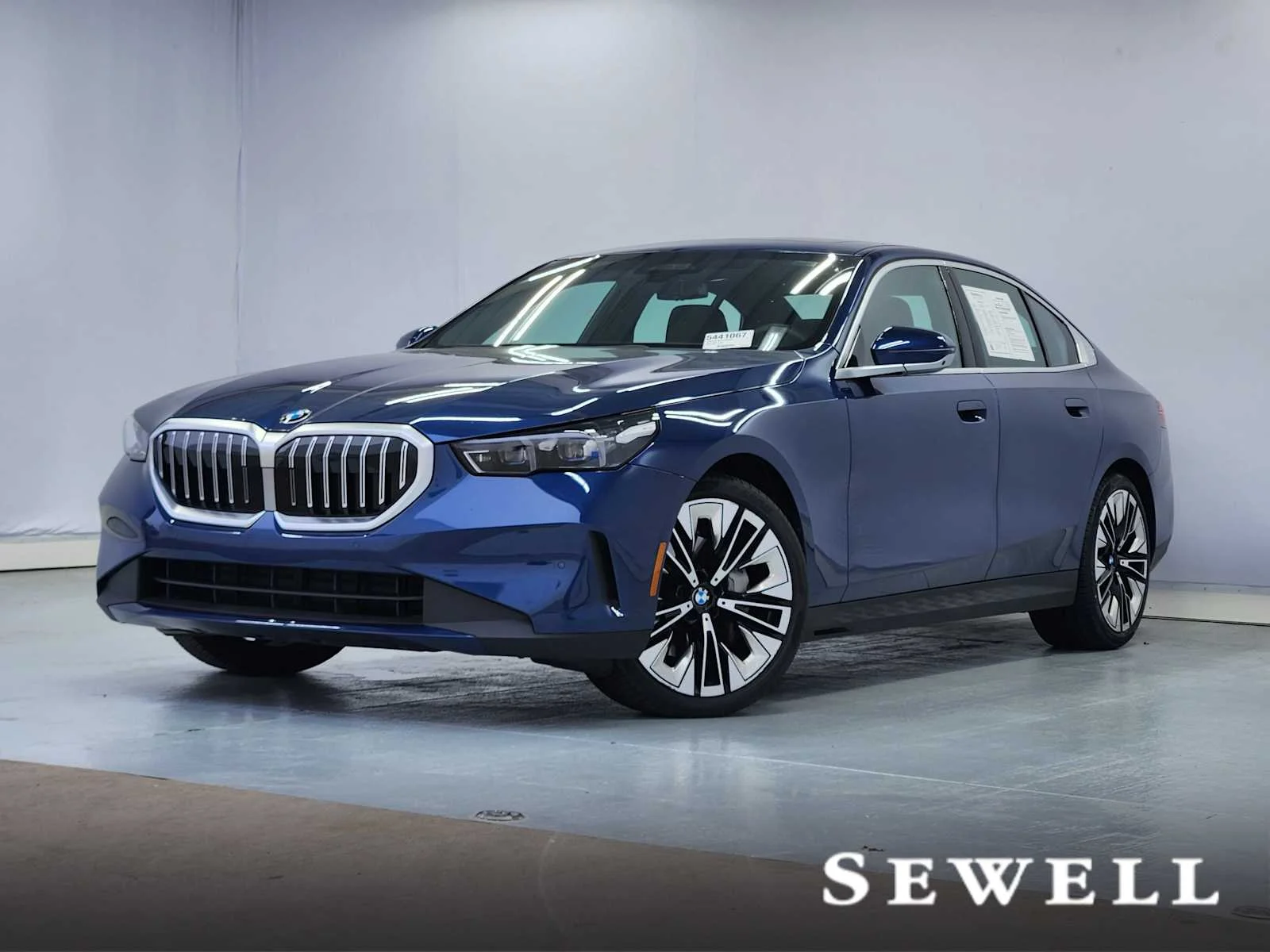 2026 BMW 5 Series 540i xDrive Sedan's photo