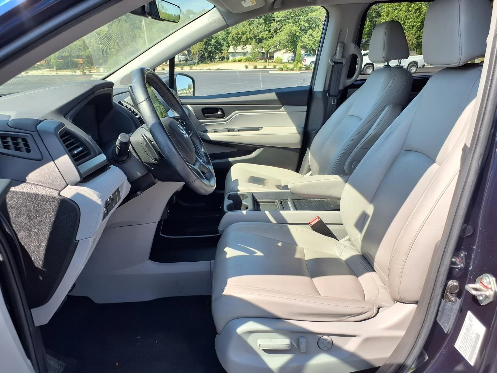 Used 2021 Obsidian Blue Pearl Honda  image 17