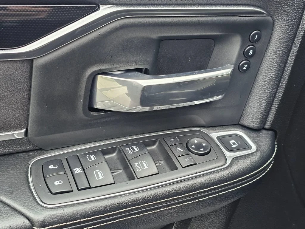 Used 2019  Ram Laramie image 22
