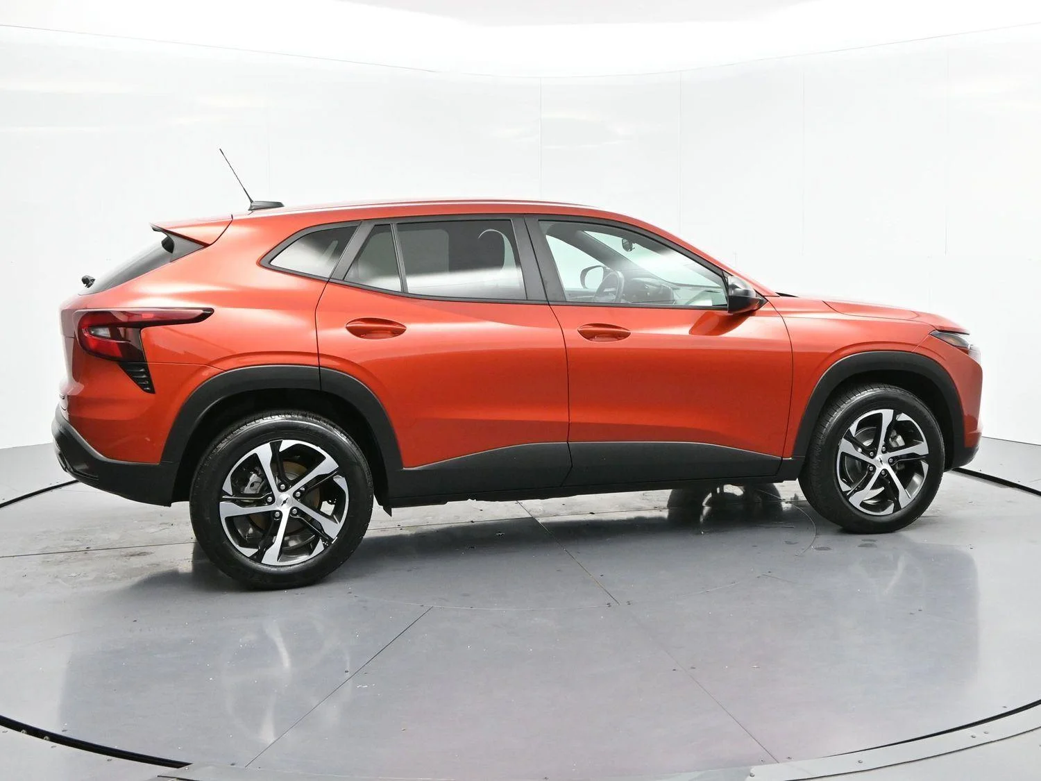 Used 2024 Cayenne Orange Metallic Chevrolet 1RS image 8