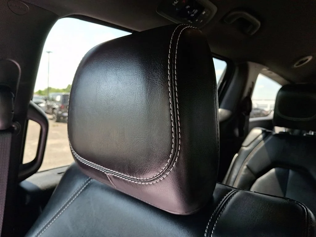 Used 2025 Diamond Black Crystal Pearlcoat Chrysler Select image 18