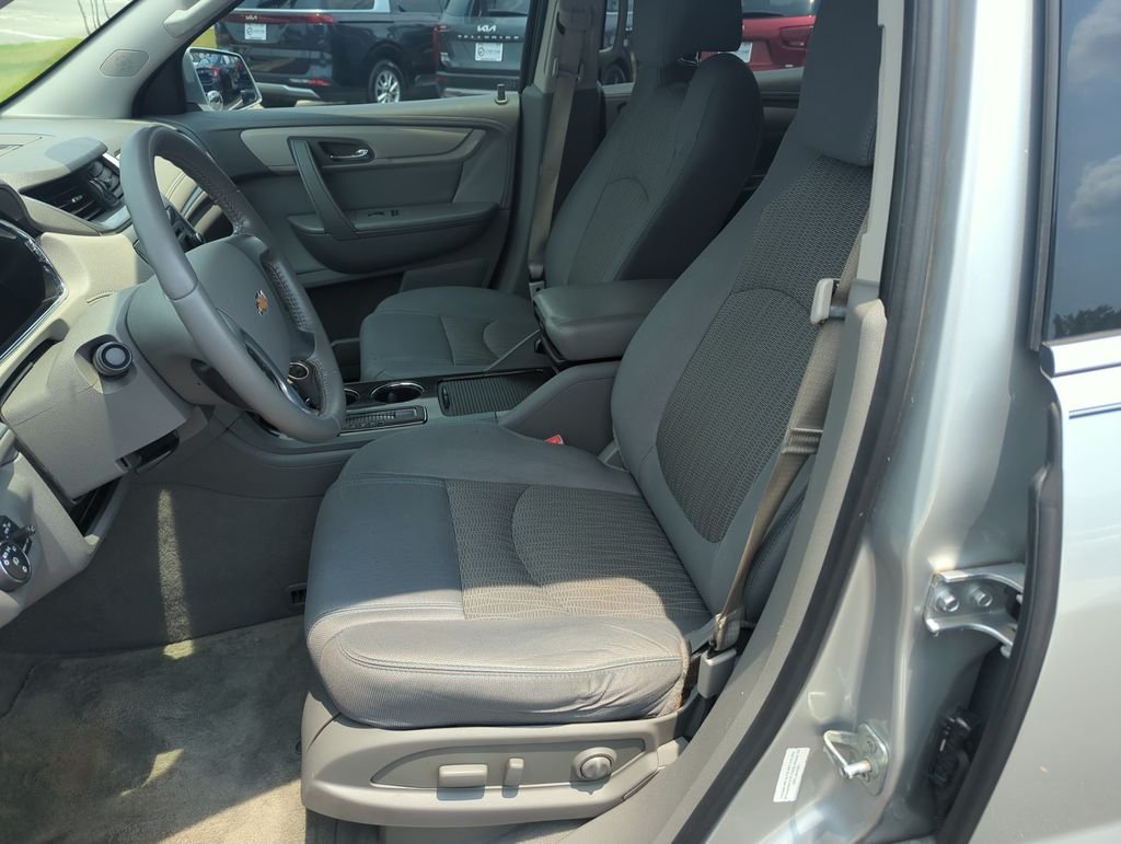 Used 2015 Silver Chevrolet 2LT image 12