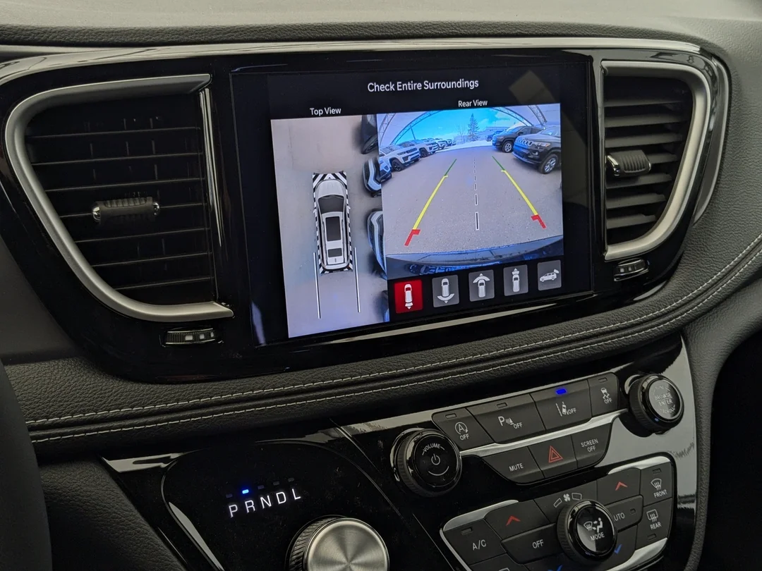 New 2026 Black Chrysler Select - - FWD - 360 Camera - FAV Edition - Power Liftgate - Remote Start & More! image 22