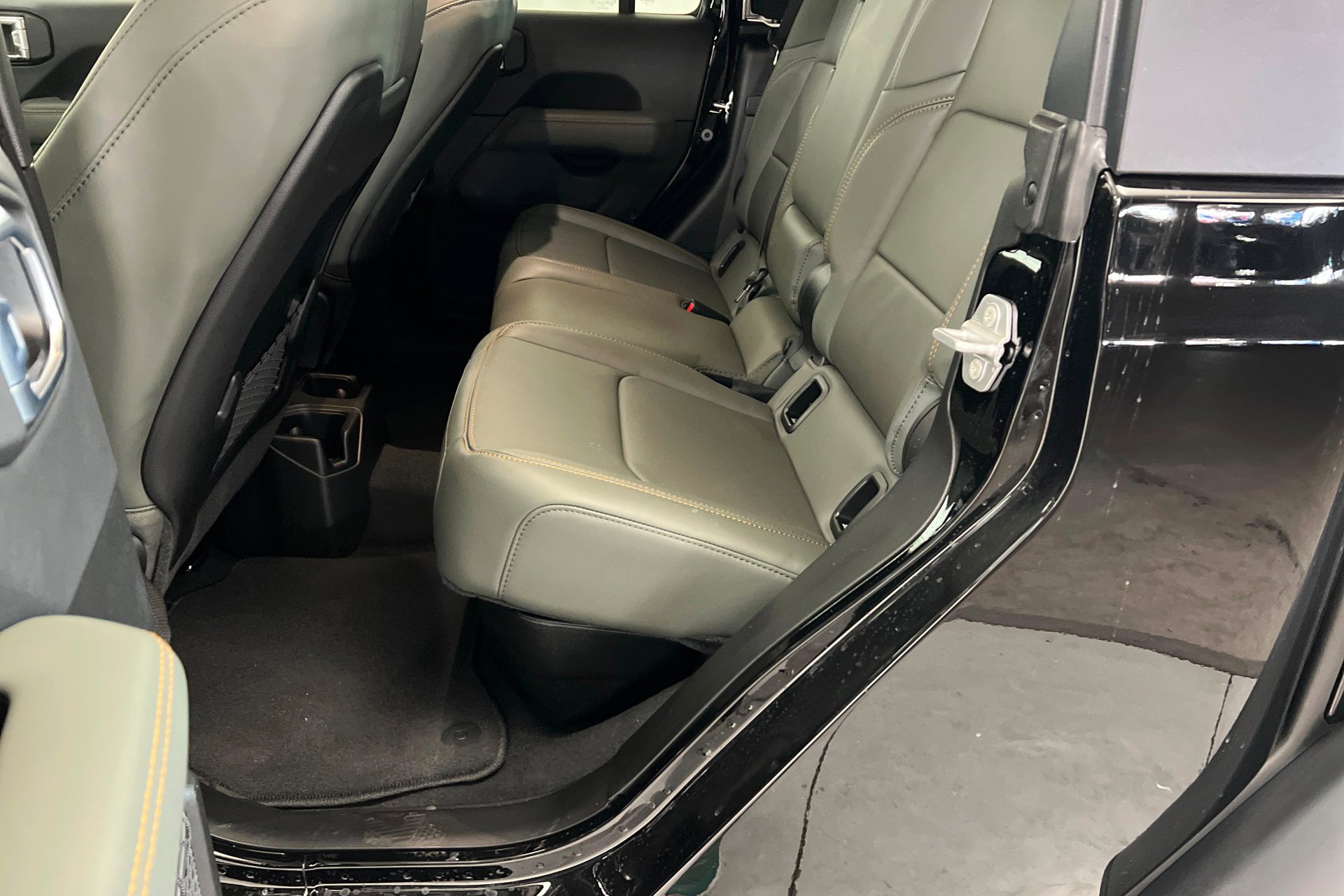 New 2026 Black Clear-Coat Exterior Paint Jeep Mojave image 22