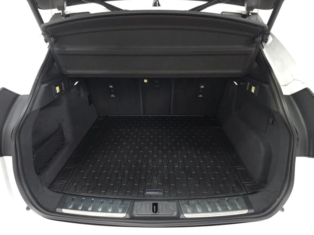 Used 2025  Jaguar P250 R-Dynamic S image 6