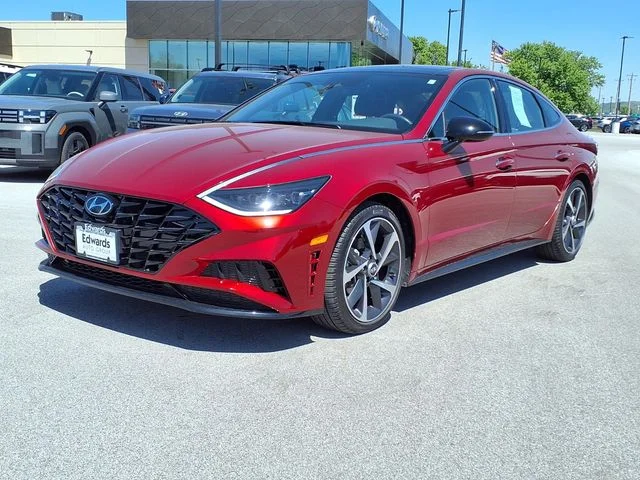 Used 2023 Red Hyundai SEL Plus image 1