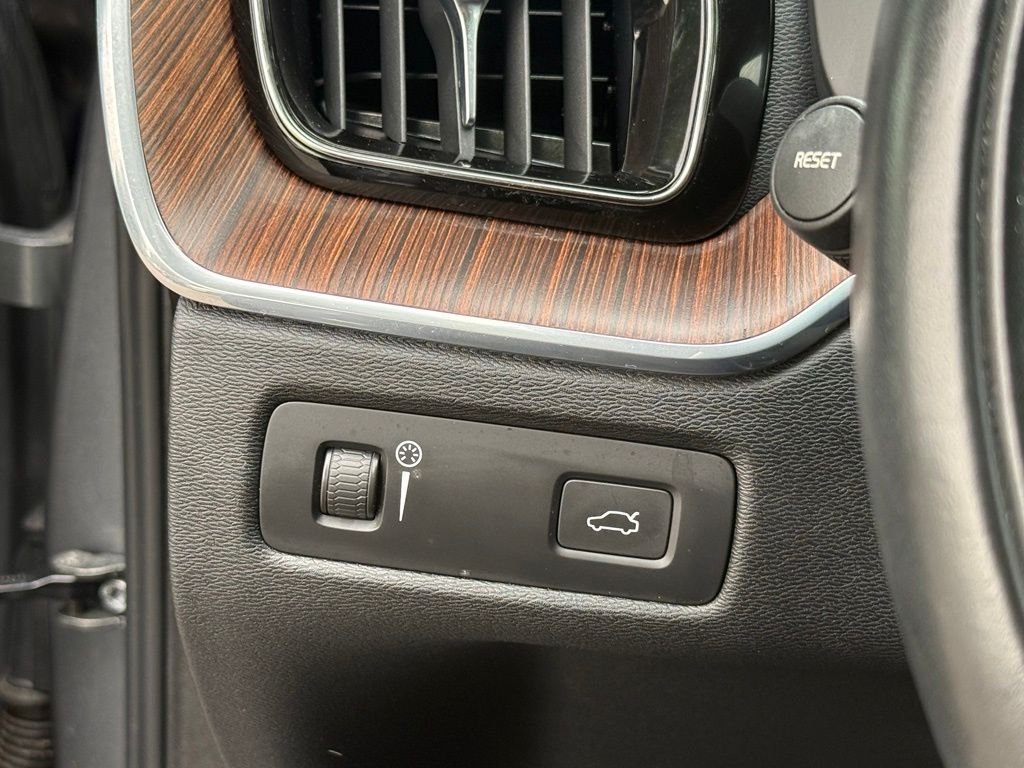 Used 2021 Gray Volvo T5 Momentum image 15