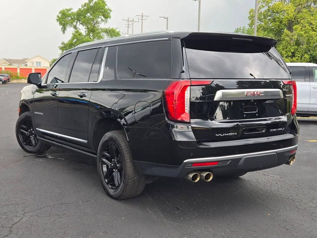 Used 2022  GMC Denali image 15