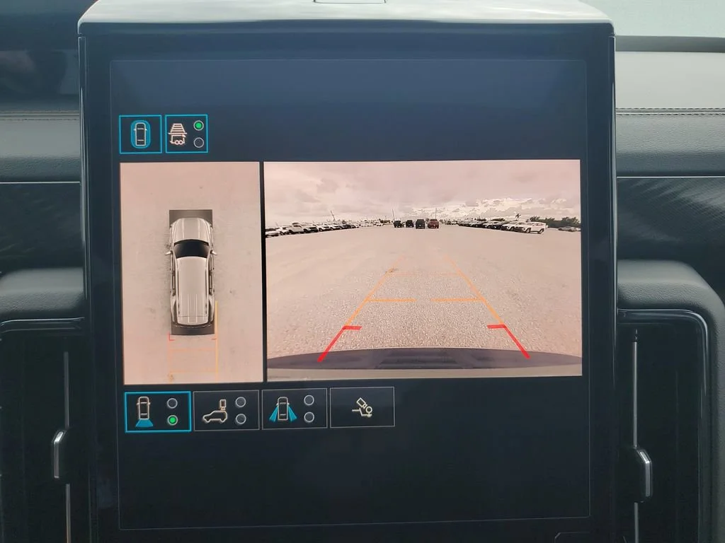 Used 2025 Sterling Metallic GMC AT4 image 18