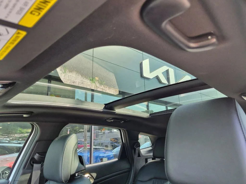 Used 2023 White Kia X-Pro Prestige image 23