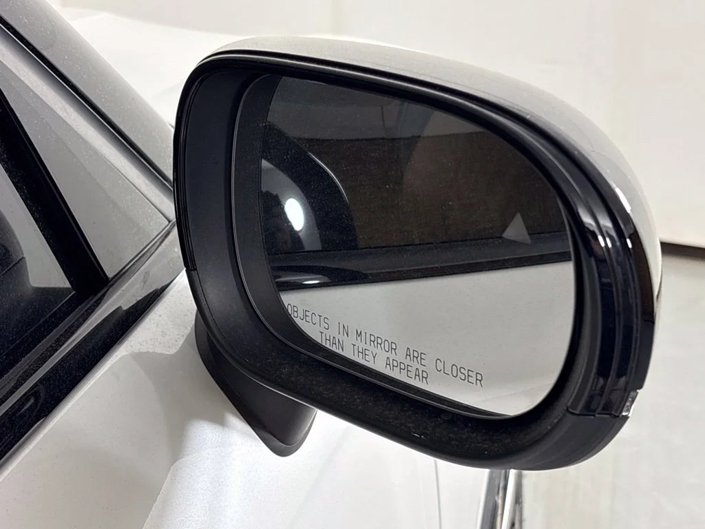 Used 2025 White MINI Iconic image 12