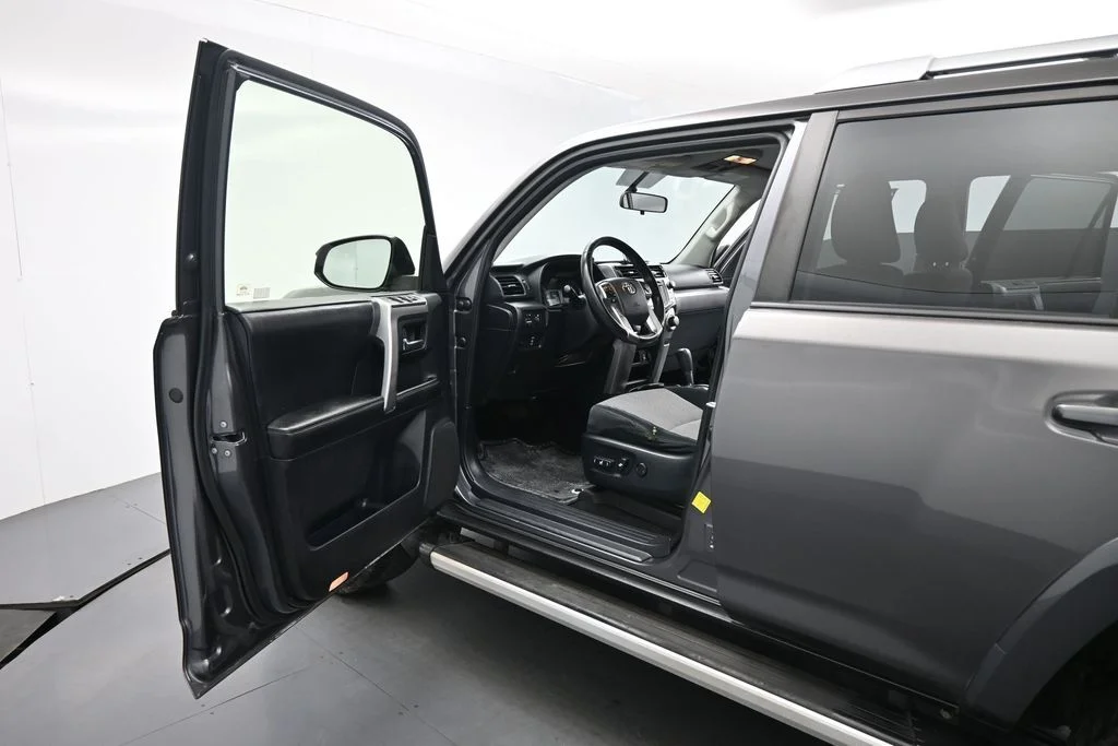 Used 2014 Gray Toyota SR5 image 8