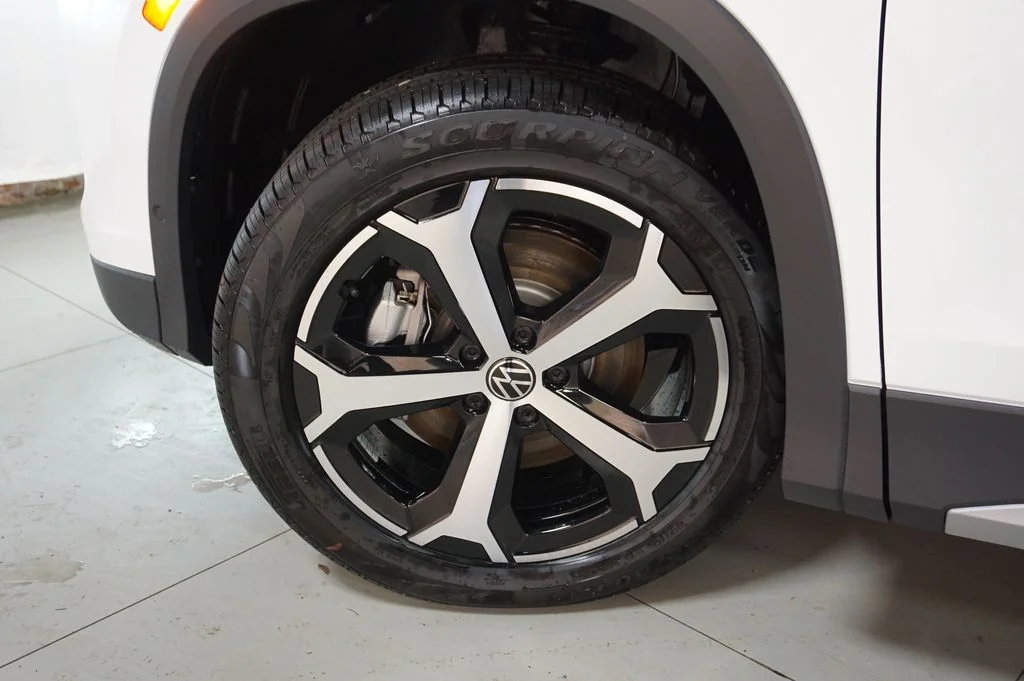 New 2026 Pure White Volkswagen 2.0T SE image 27