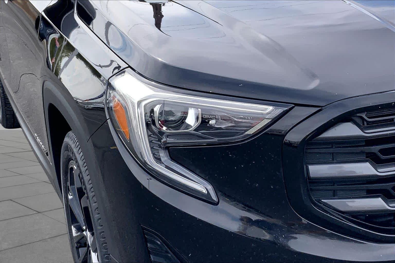Used 2019 Ebony Twilight Metallic GMC SLE image 28