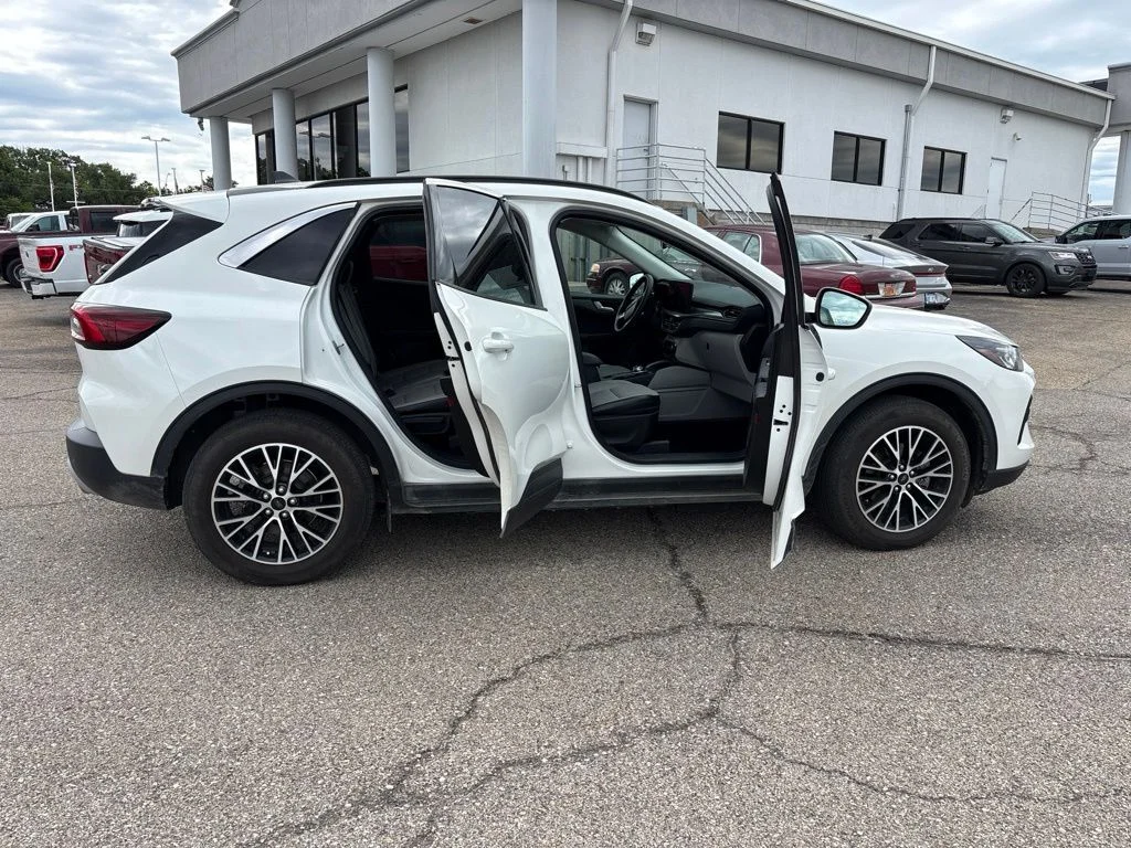 Used 2023 White Metallic Ford Base image 8