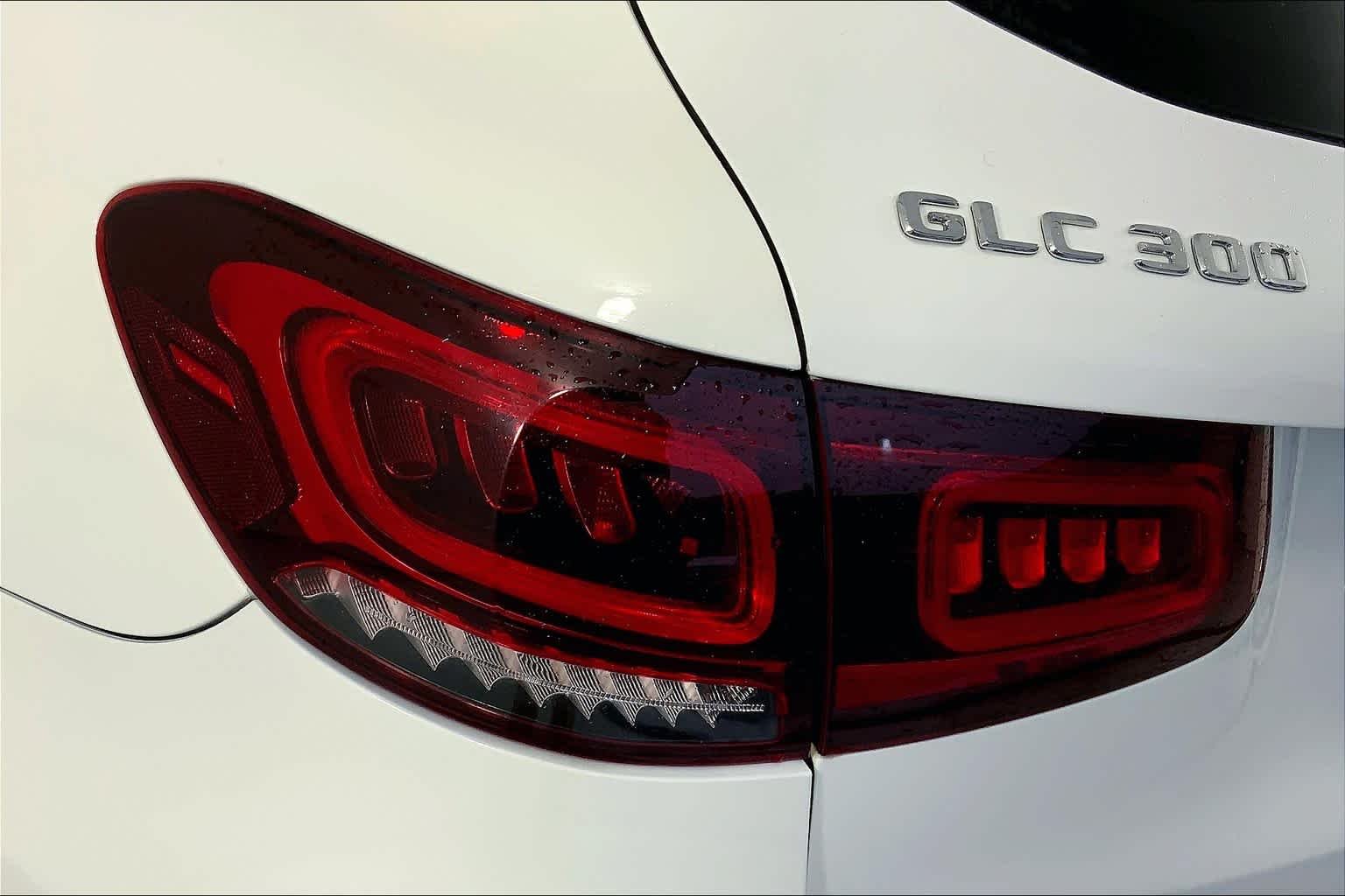 Used 2021 Polar White Mercedes-Benz GLC 300 image 28