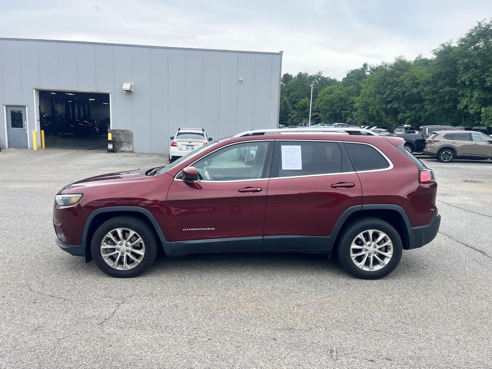 Used 2019 Velvet Red Pearlcoat Jeep Latitude image 4