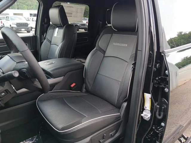 New 2026 Diamond Black Crystal Pearl-Coat Exterior Paint RAM Laramie image 39