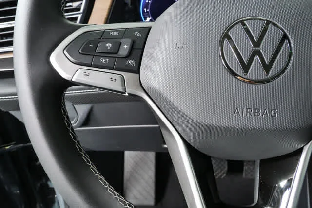 New 2026 Pure Gray Volkswagen 2.0T SE w/Technology image 9