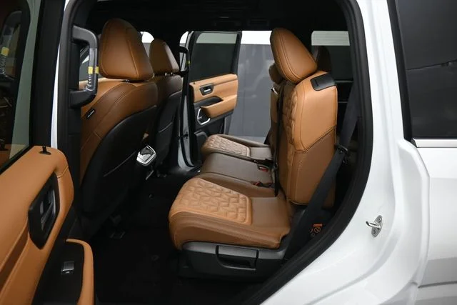 New 2026 Everest White TriCoat Nissan Platinum Reserve image 17