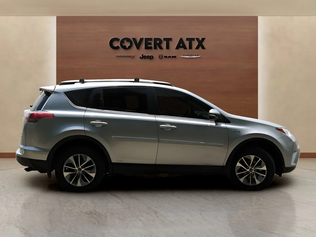 Used 2017 Silver Toyota XLE image 6