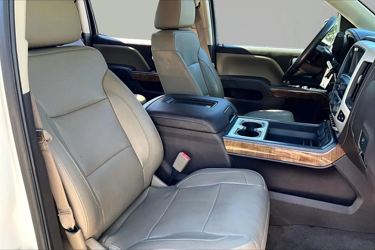 Used 2016 White GMC SLT image 21