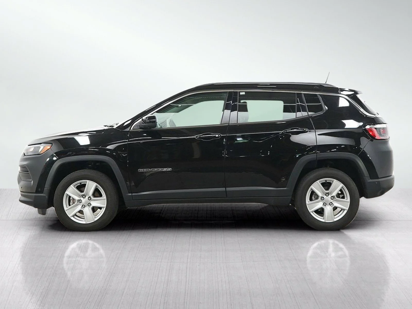 Used 2022 Jeep Compass Latitude with VIN 3C4NJDBB7NT155244 for sale in Burnsville, Minnesota