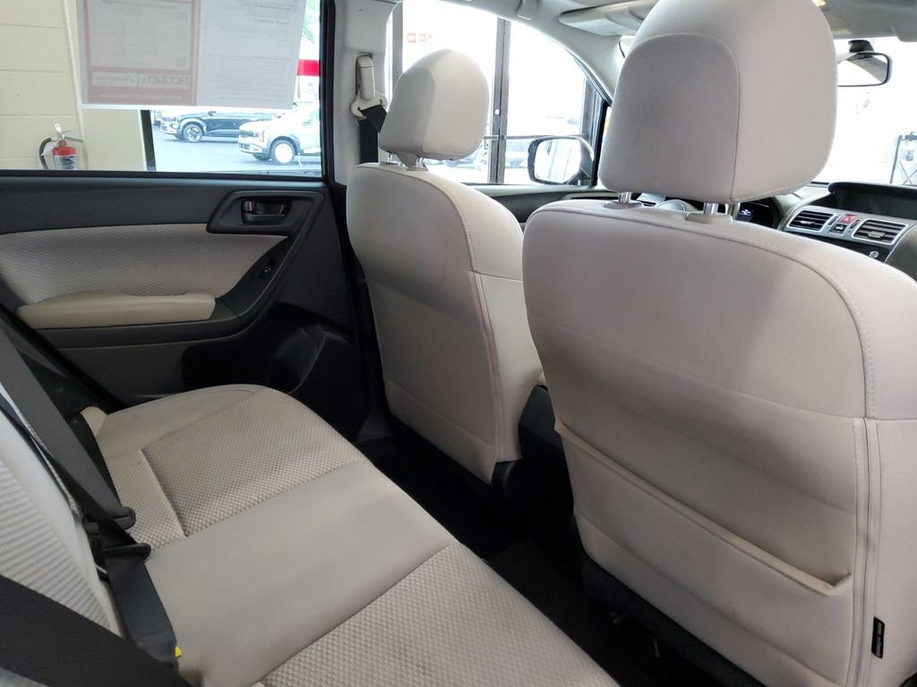Used 2018 Gray Subaru 2.5i Premium image 17