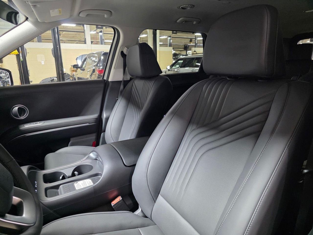New 2027 Shimmering Silver Hyundai Blue SEL 7P image 23