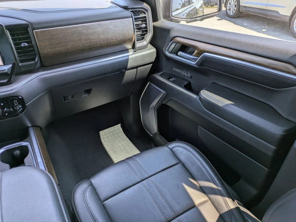 2023 Chevrolet Silverado 1500 High Country - Photo 18
