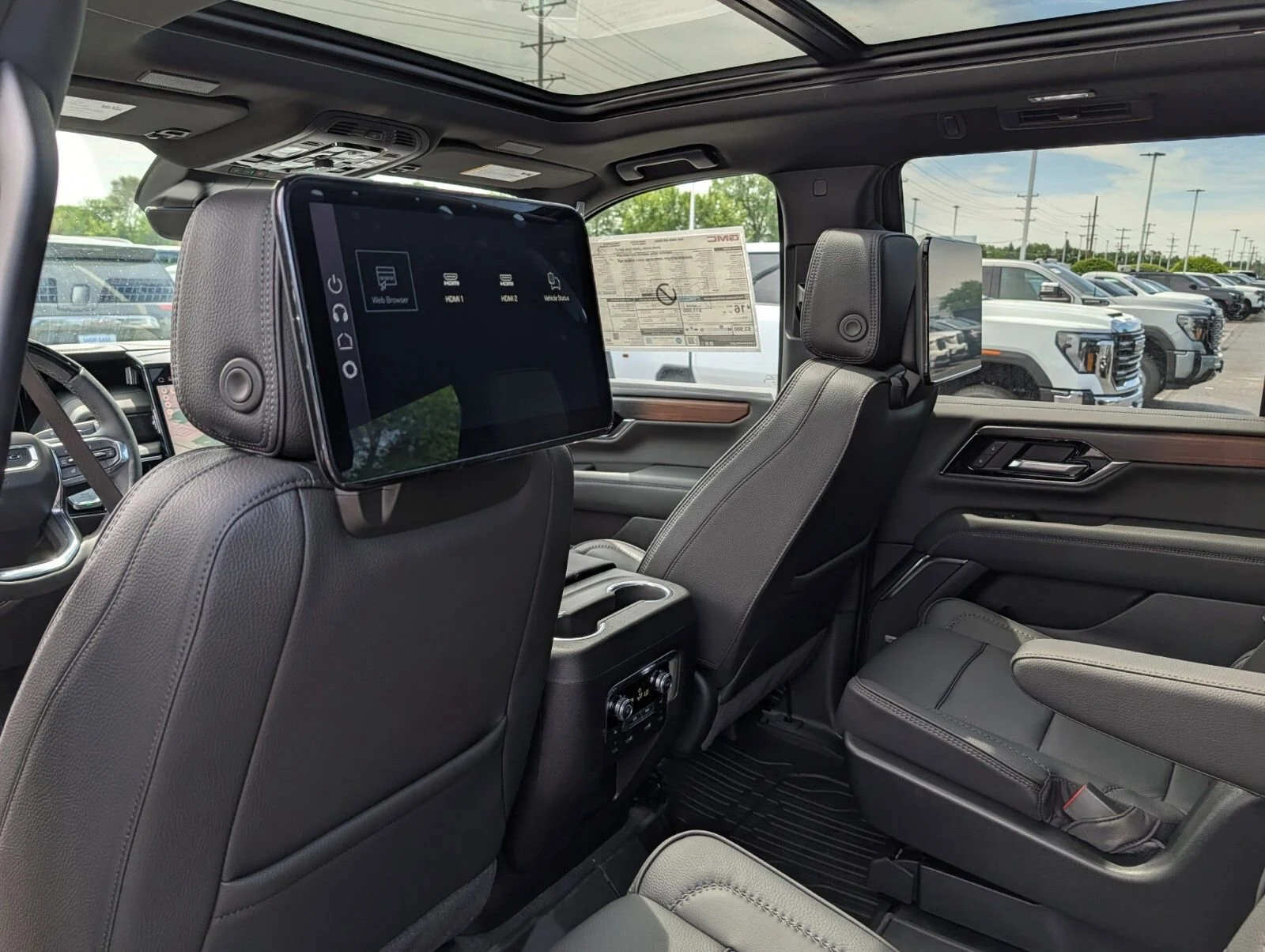 2026 GMC Yukon Denali - Photo 26