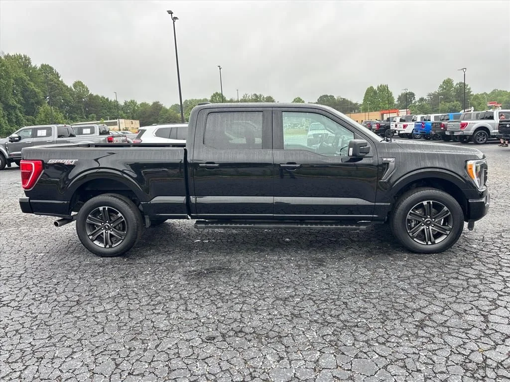 Used 2022 Black Ford XLT image 9