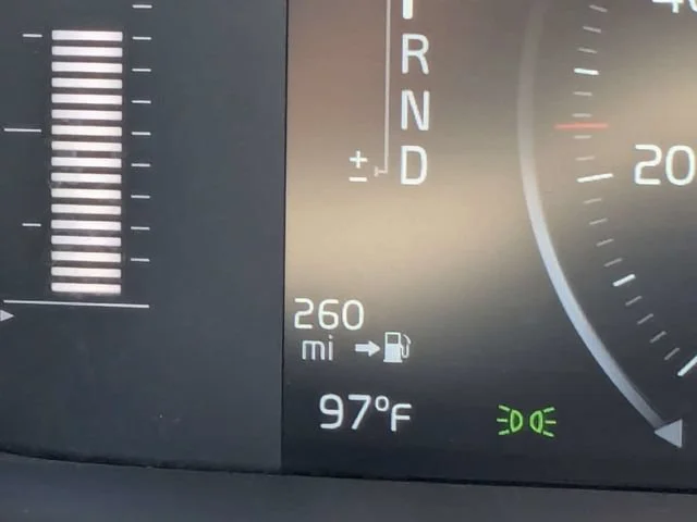 Used 2019  Volvo Momentum image 30