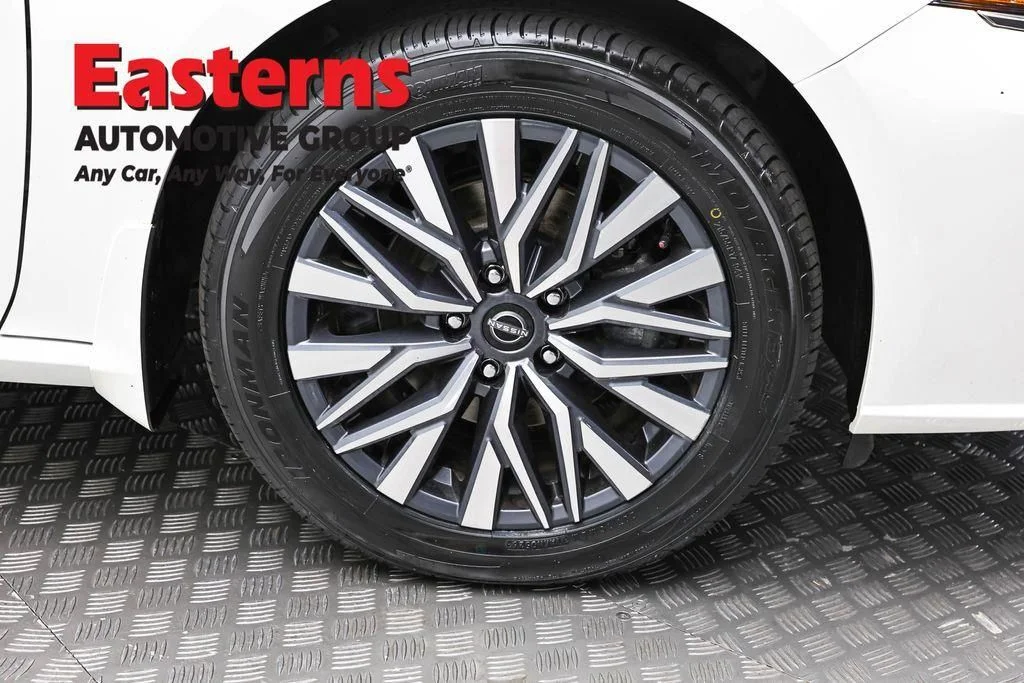 Used 2023 White Nissan 2.5 SV image 33