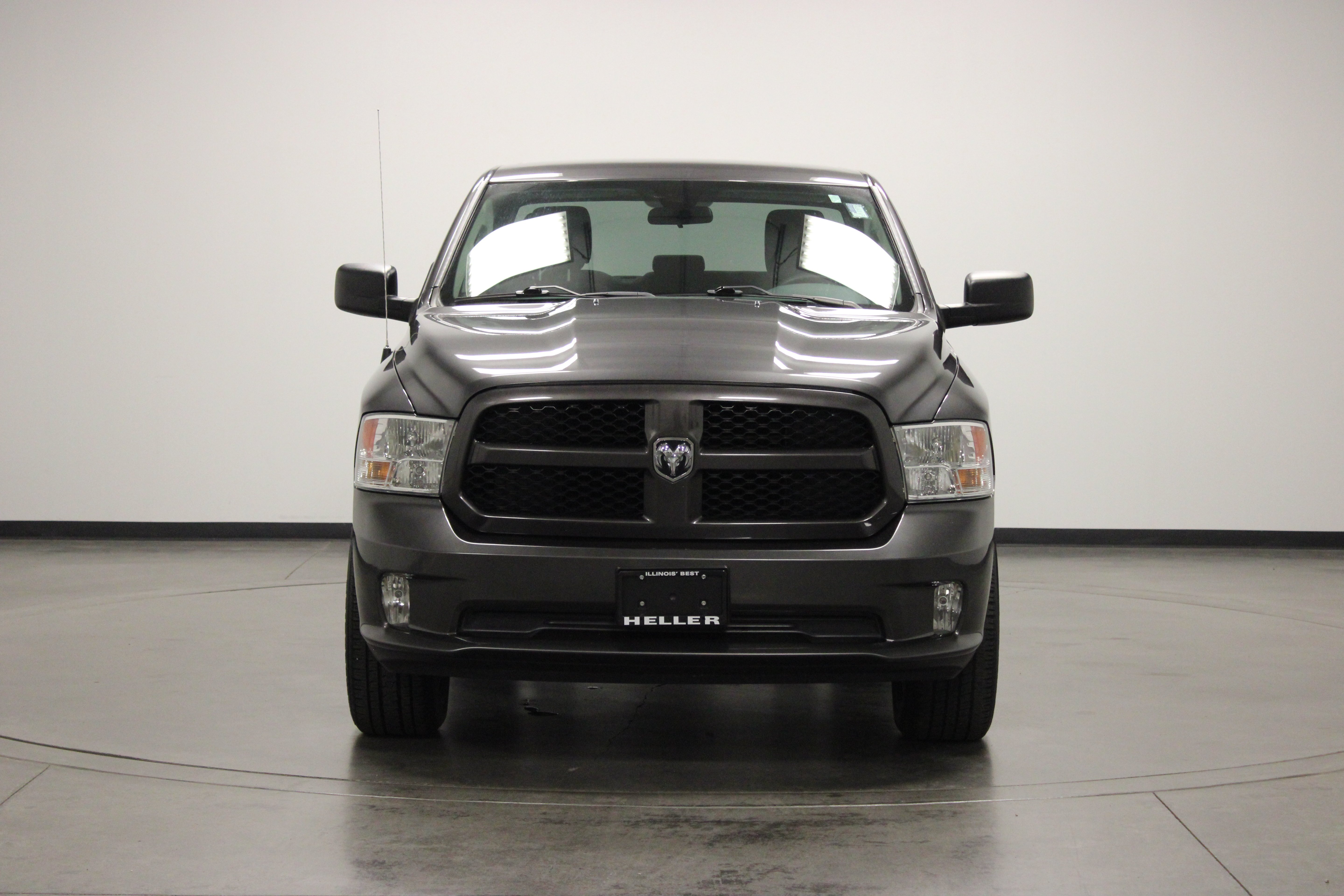 Used 2017 Granite Crystal Metallic Clearcoat Ram Express image 3