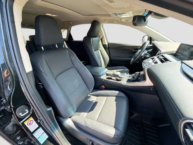 Used 2018  Lexus 300 Base image 29